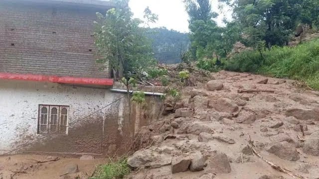 Flash Floods Trigger Widespread Damage in Udhampur’s Barkuanda ; Residents Shifted to Safer Locations