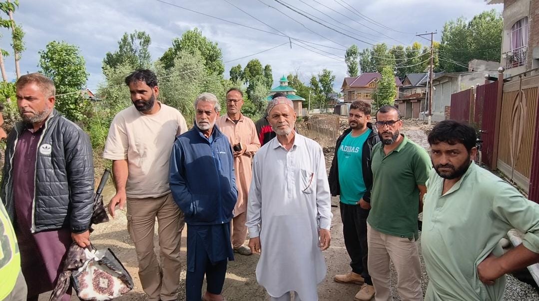 Swift Administration Response Averts Threat to Houses After Minor Landslide in Pulwama’s Ratnipora