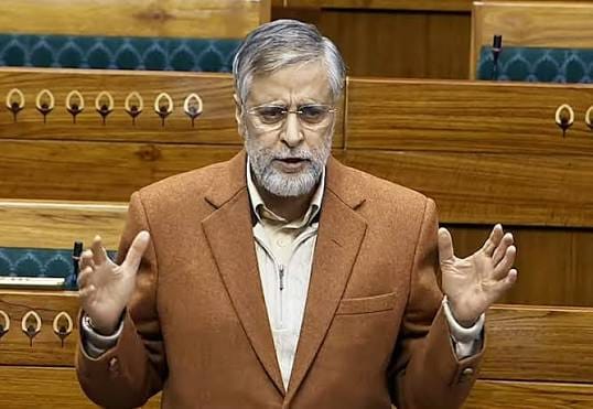 MP Mian Altaf Seeks Uninterrupted Movement of Fruit Trucks on NH 44 Urges Authorities to Prevent Growers Losses