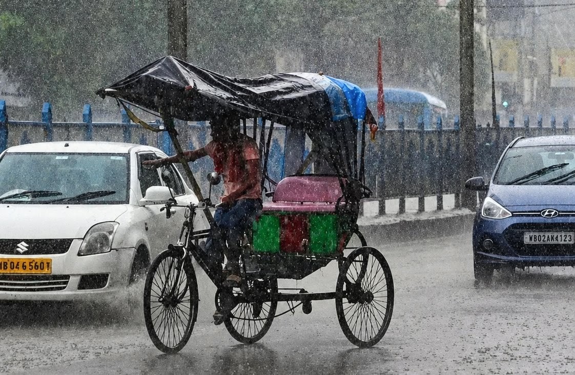 Bay Depression Batters Bengal: Heavy Rain, Thunderstorm Alert for Kolkata