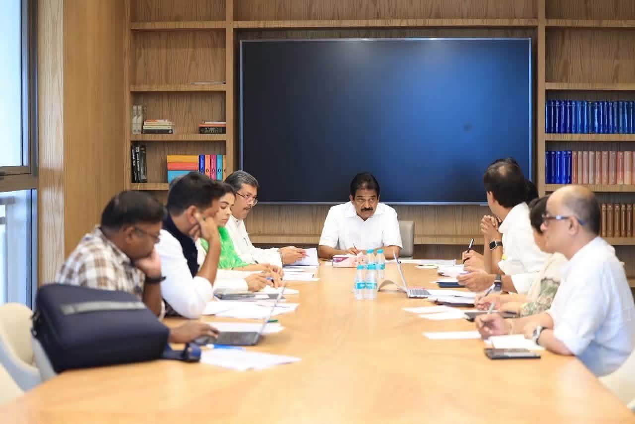 Internal turmoil in Gujarat Congress! North Gujarat leaders rush to Delhi