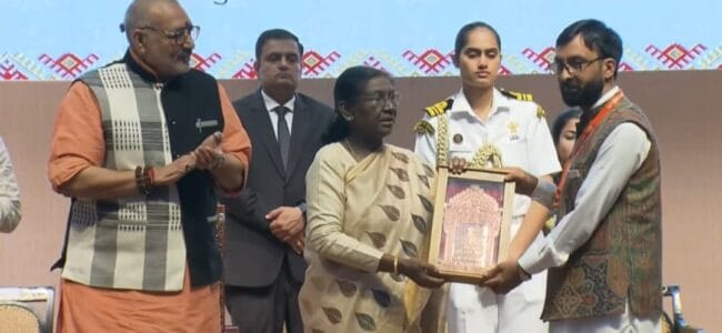 Kashmir’s Kani Craft Wins National Honour as Two Budgam Weavers Receive Handloom Awards