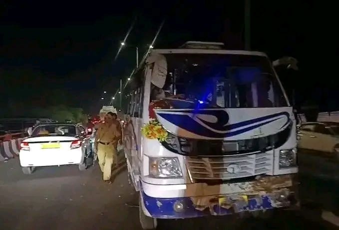 Dozens Injured After Minibus Carrying Students Overturns On Jammu Flyover ; CM Omar Abdullah Expresses Deep Anguish