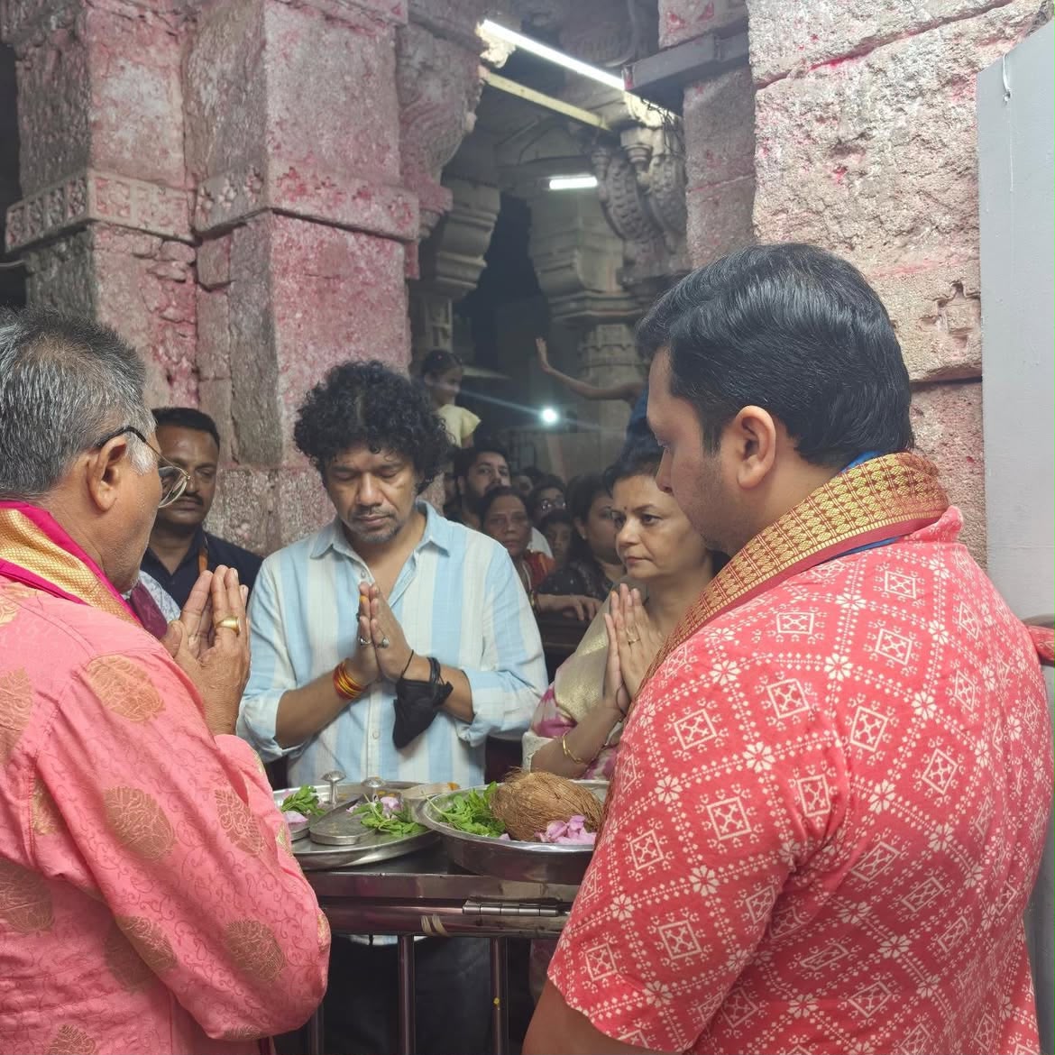Singer Papon Seeks Blessings at Dwarkadheesh Temple With Wife Shweta Mahanta