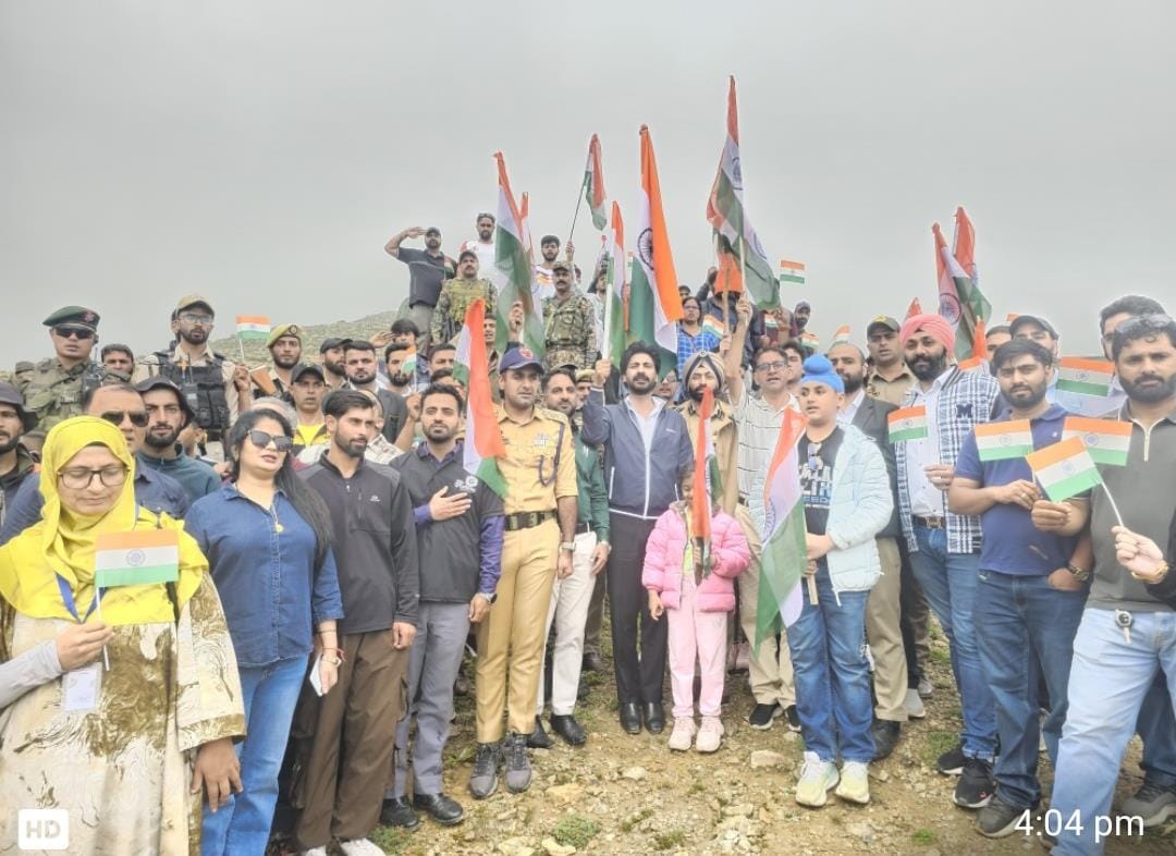 Tiranga Flutters at 14,000 Feet as Gulmarg Hosts Unique Pony Rally