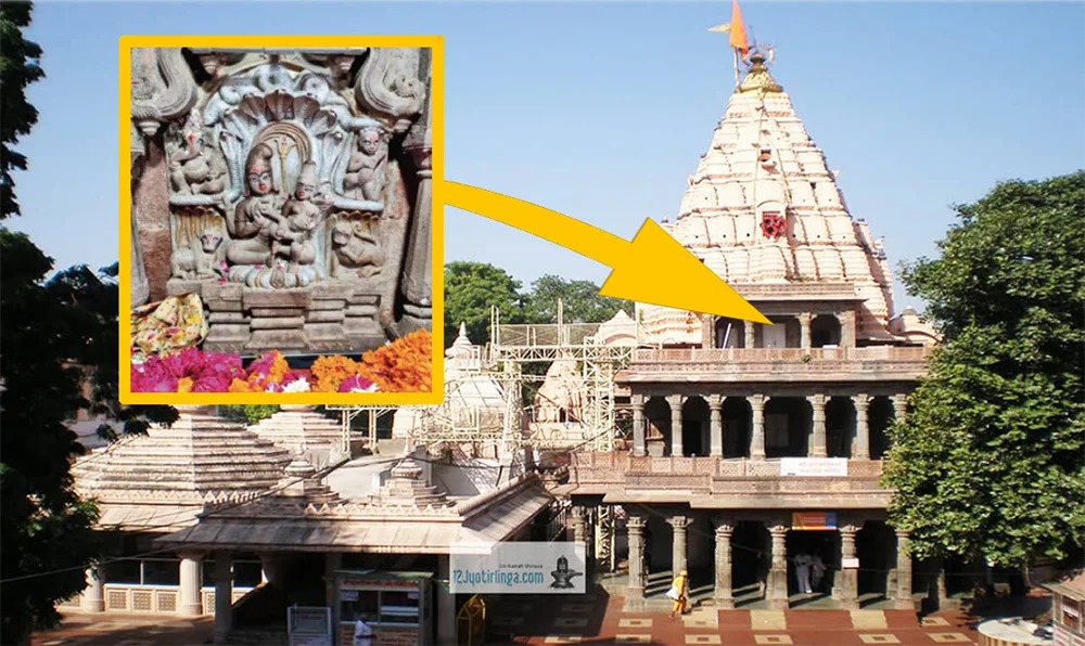 Only 24 Hours a Year : The Mysterious Nagchandreshwar Darshan at Ujjain Mahakaleshwar