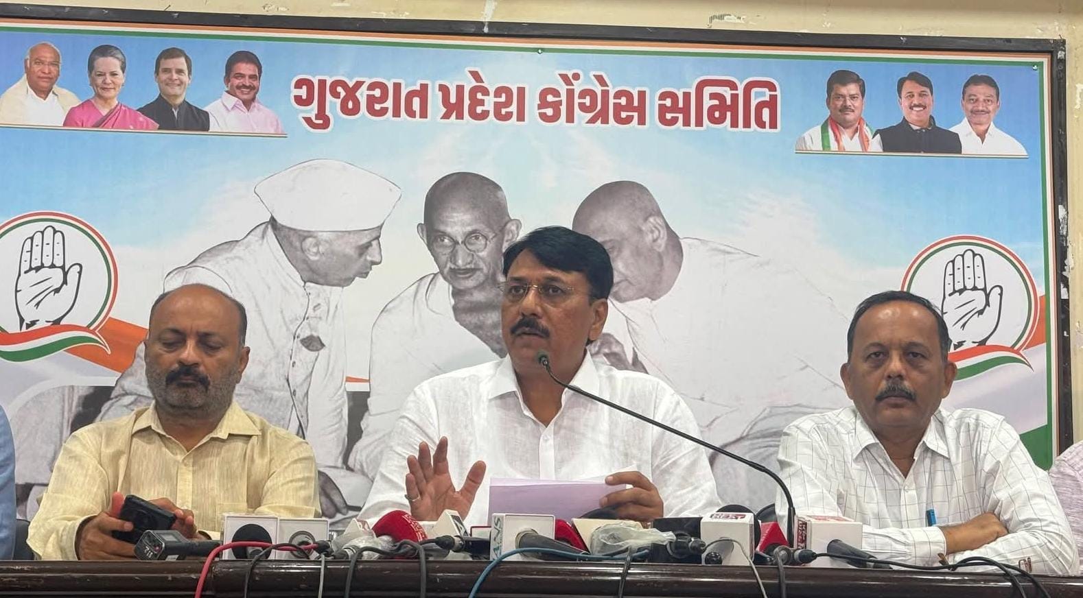 Congress demands resignation of Home Minister over Bhavdhagar’s fake liquor case