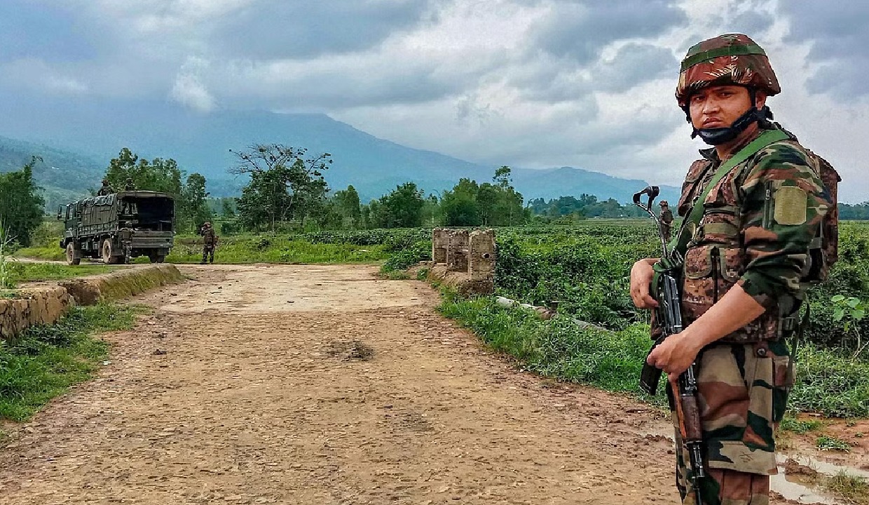 Fresh Violence Erupts in Manipur’s Senapati: CRPF Personnel Seriously Injured in Firing, House Set Ablaze