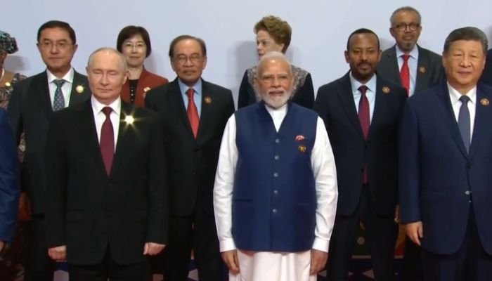 Modi in the Center, Putin and Jinping on Either Side ! BRICS ‘Family Photo’ Draws Global Attention