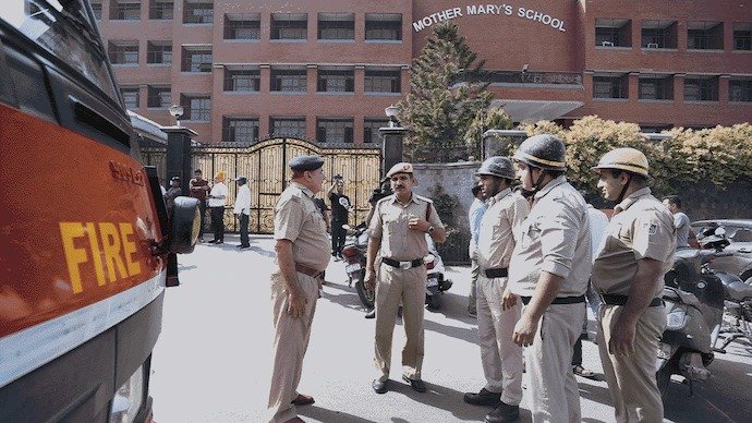 Delhi Schools Under Security Alert After Multiple Bomb Threat Emails; Massive Search Operation Launched